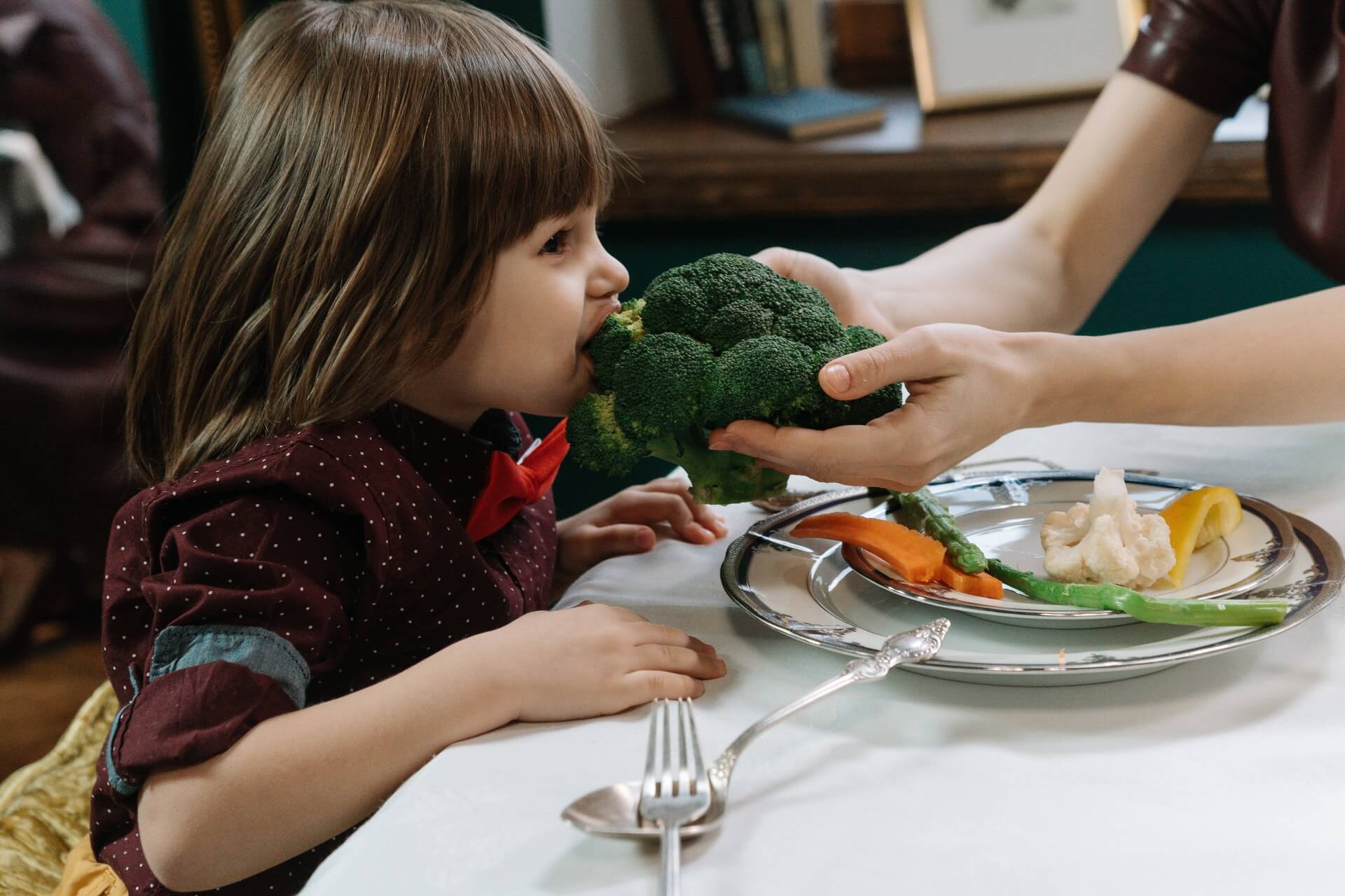 How to Help Kids Develop Healthy Eating Habits for Life?